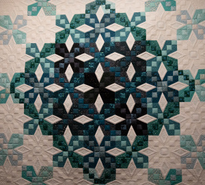 Candice Sanders, Kiss me in the Garden, Beset Solitaire Machine Quilting Award, 2024 Exhibition